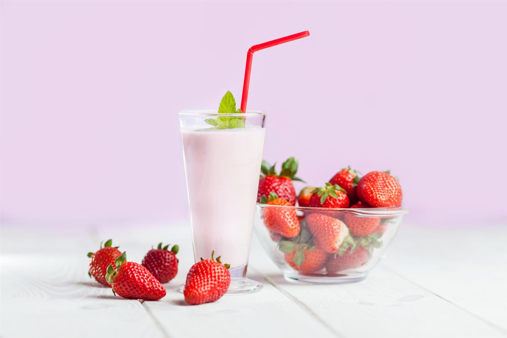 iced-pink-cocktail-fresh-strawberries (Large) iced-pink-cocktail-fresh-strawberries (Large)